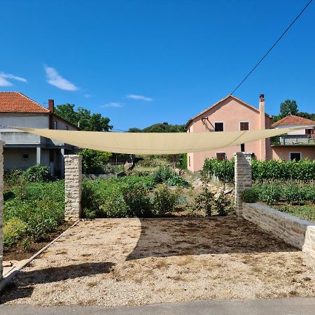 Holiday Home Lipa Nasa Nevidane Exterior photo