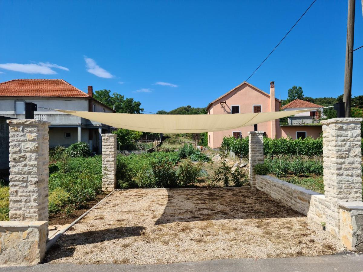 Holiday Home Lipa Nasa Nevidane Exterior photo